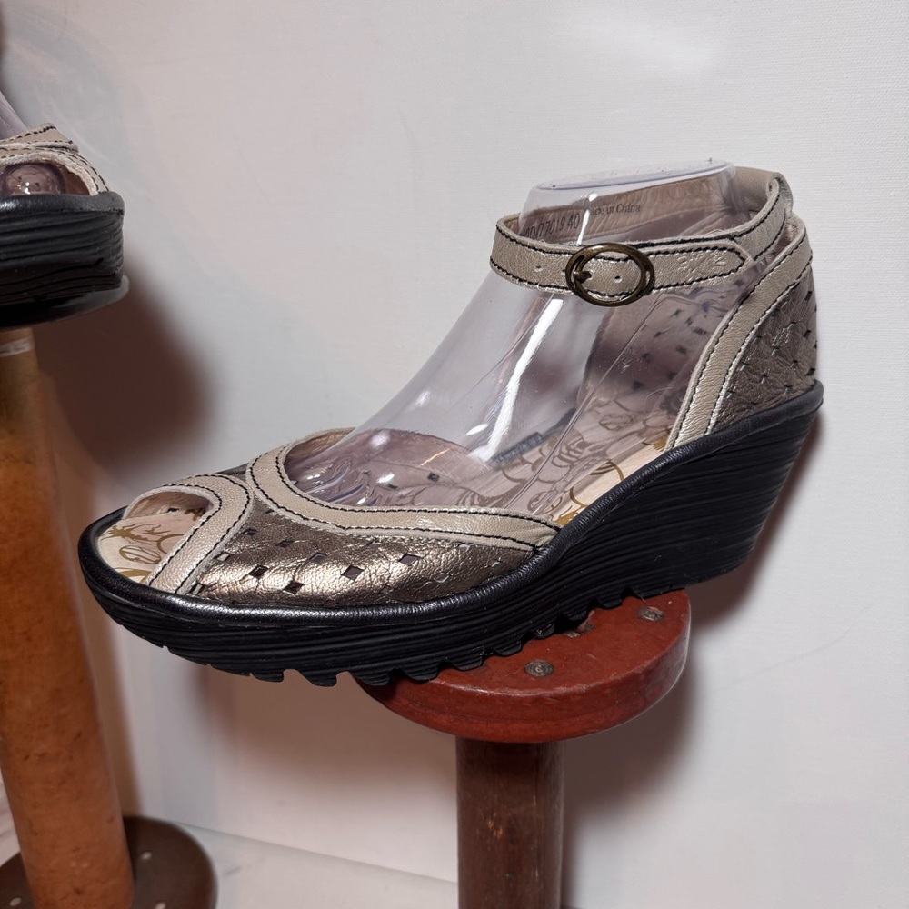 FLY LONDON Ydel Perforated Leather Peep Toe Wedge  Sandals BRONZE / SZ 40 (US 9) - Picture 3 of 14
